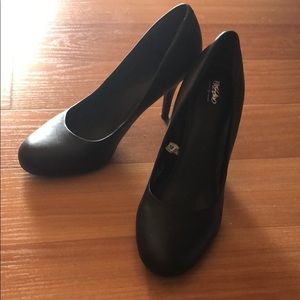 Like New Black Heels Sz 7